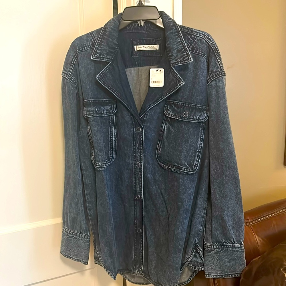 NWT FREE PEOPLEMovement Izzie Denim Cargo Jacket 
Size L in Vintage Indigo Wash